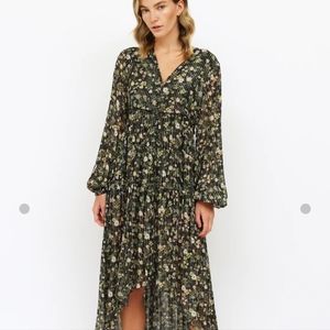 Brand new! Rococo Sand REVOLVE Gold Metalic Floral Dress size Med